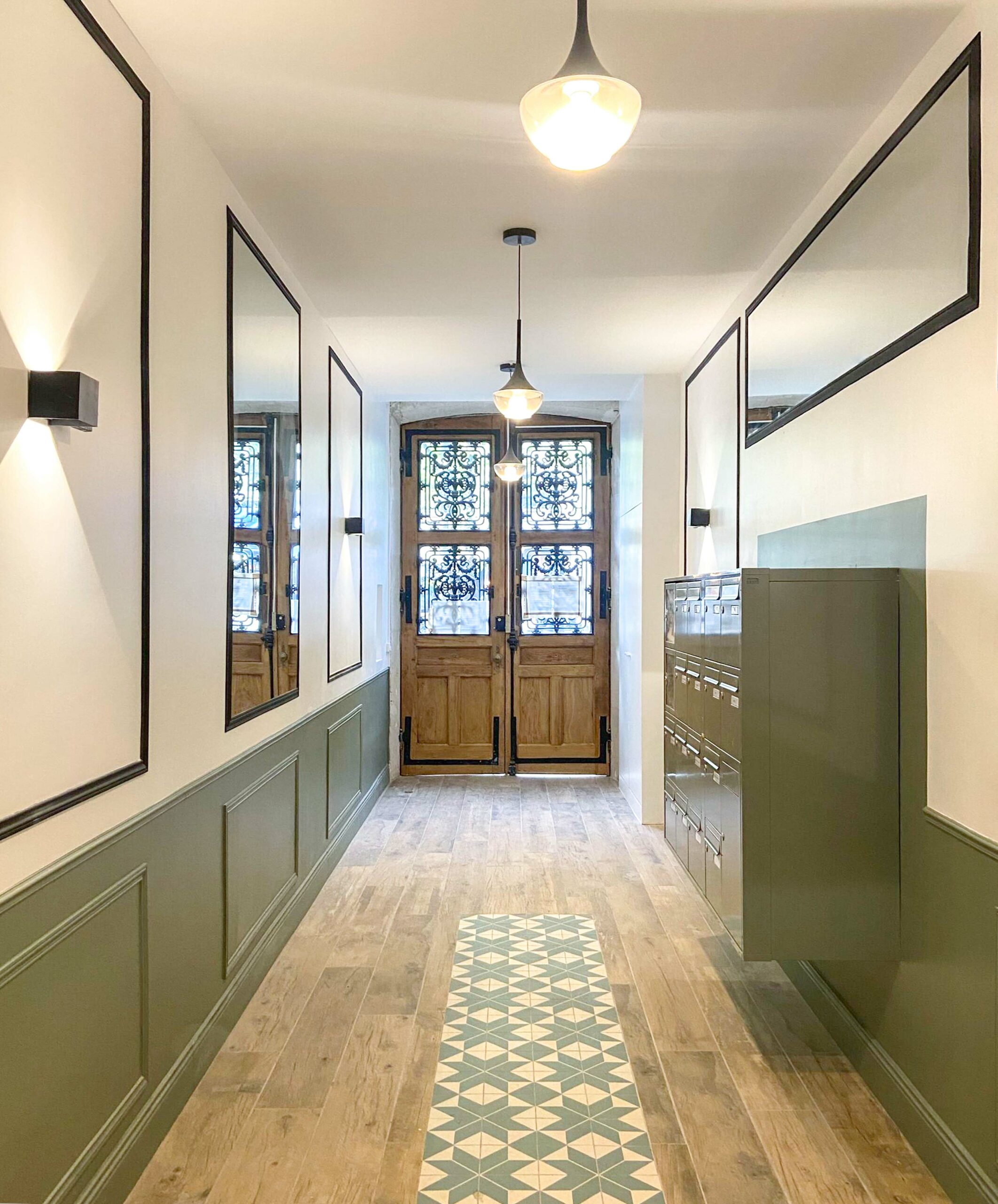 Photos-Reception-22-rue-Saint-Martin-Vue-sur-entree-scaled